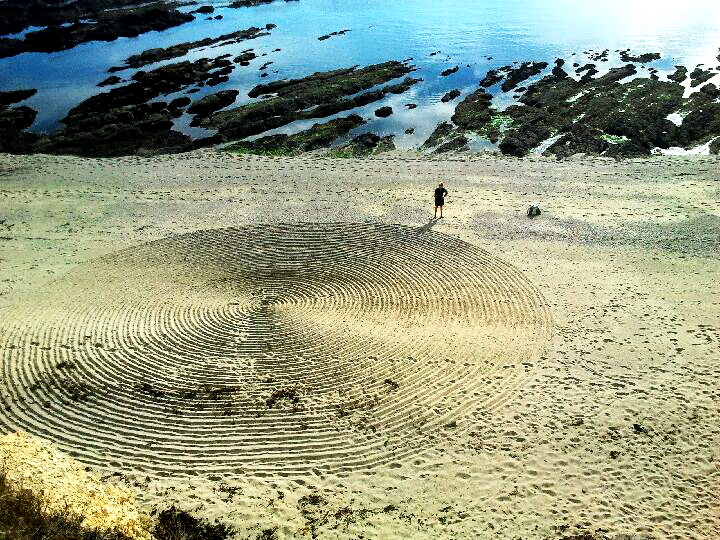 Mysterious circles in the sand and in the snow